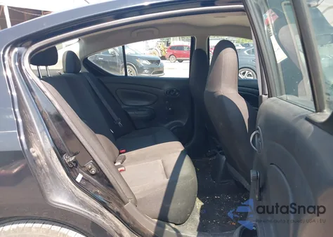 2017 Nissan Versa 1.6 S z USA, uszkodzony, nr VIN 3N1CN7AP5HL843129